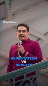 Atul Kulkarni Instagram - Mom is your only cheerleader 😅 binge watch Happy Family Conditions Apply, all episodes out now only on @primevideoin @ayesha.jhulka @hatsoffproduction @raunaqkamdar @meenal_sahu_