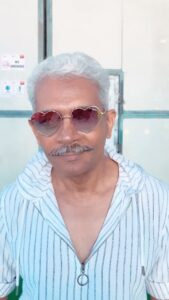 Atul Kulkarni Instagram - Actors aren’t always as serious as they may look 😎 @atulkulkarni_official 🤭