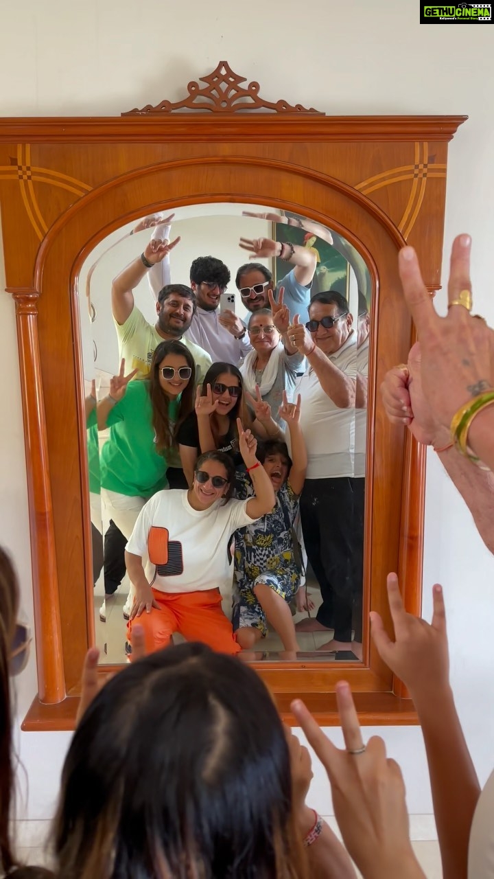 Bhavin Bhanushali Instagram - Ek dusre se karte hai pyaar hum ❤️ #family #strong #vaccation