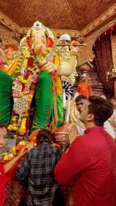 Bhavin Bhanushali Instagram - Hi Shaan Lalbaugcha Raja chi ❤️🙏🏻 #ganpatibappamorya #ganpati #lalbaughcharaja