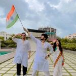 Bhavin Bhanushali Instagram - Happy Independence Day ❤️ 🇮🇳 Bhaarat Mata Ki Jai ❤️ @sameeksha.sud_ @vishalpandey_21 #independenceday #india