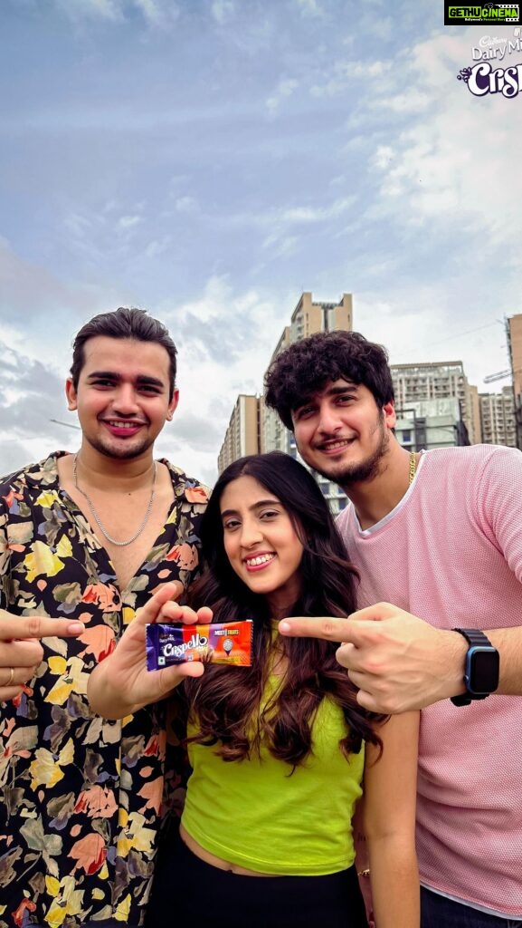 Bhavin Bhanushali Instagram - Just like our teentigada, you and your squad can also enjoy epic discounts. Tap on the link in Crispello’s bio or scan the pack and get started! Keep meeting, keep winning. #CrispelloMeetForTreats #MeetForTreats #CadburyCrispello #Crispello #Squad #SquadGoals #Mains #Friends