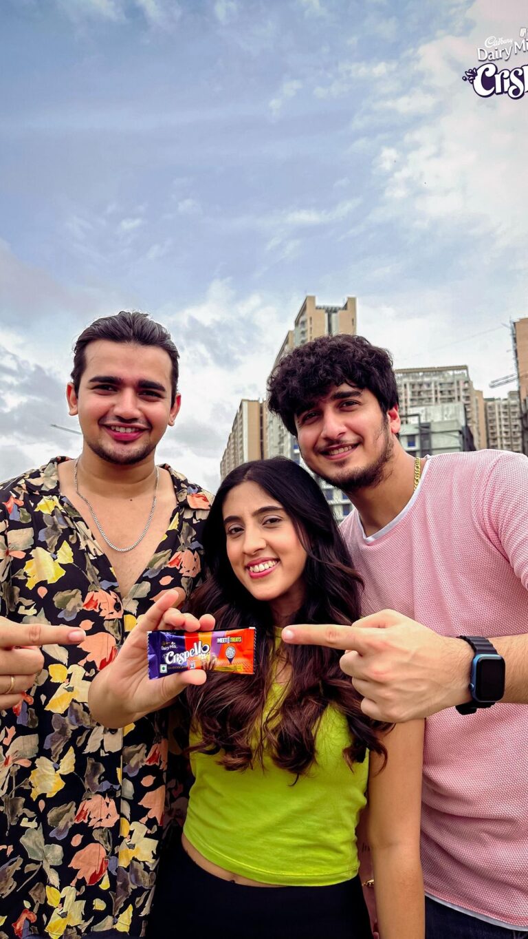 Bhavin Bhanushali Instagram - Just like our teentigada, you and your squad can also enjoy epic discounts. Tap on the link in Crispello’s bio or scan the pack and get started! Keep meeting, keep winning. #CrispelloMeetForTreats #MeetForTreats #CadburyCrispello #Crispello #Squad #SquadGoals #Mains #Friends