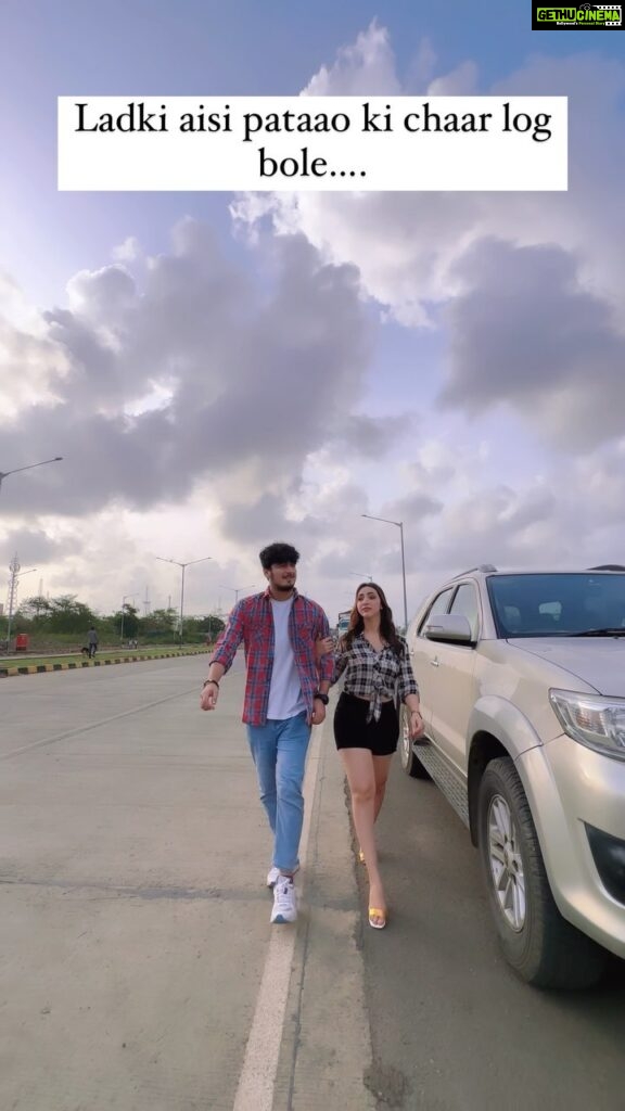 Bhavin Bhanushali Instagram - Yaar koi maan hi nahi raha 😂 @afshaa_khan_ #couplevideos #trending