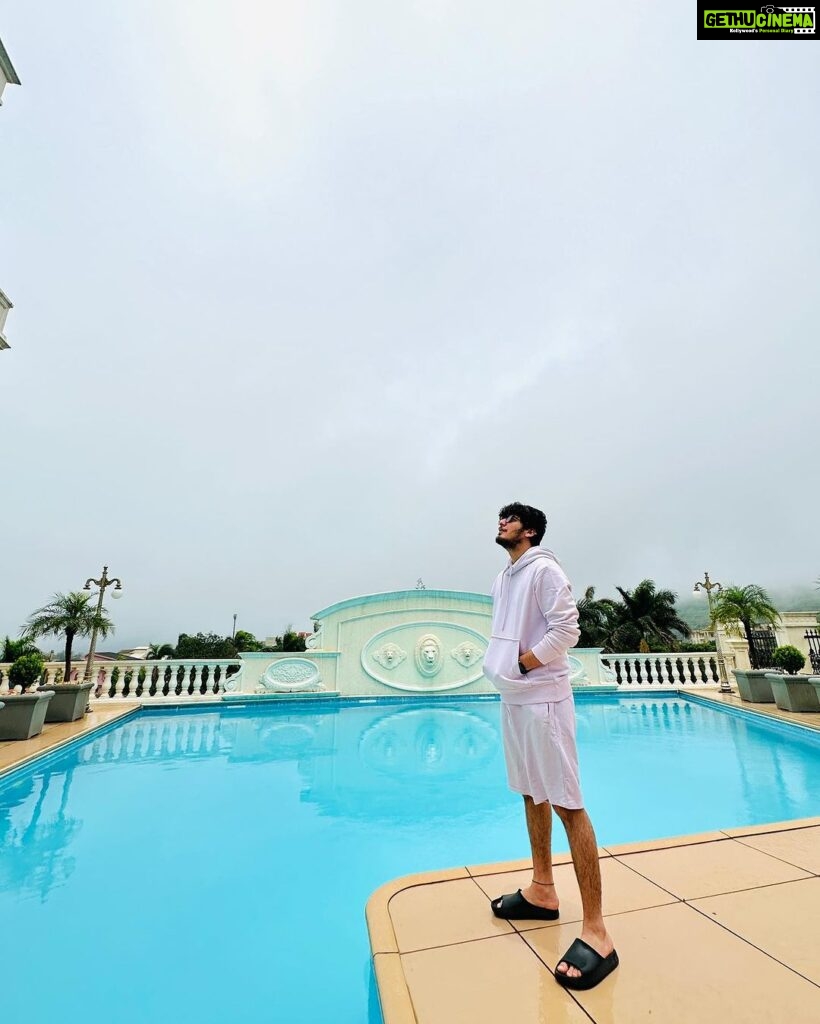 Bhavin Bhanushali Instagram - Live life King Size 👑 @stayscapeofficial #family #vacation