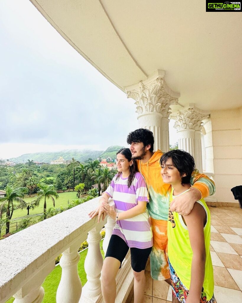 Bhavin Bhanushali Instagram - Live life King Size 👑 @stayscapeofficial #family #vacation