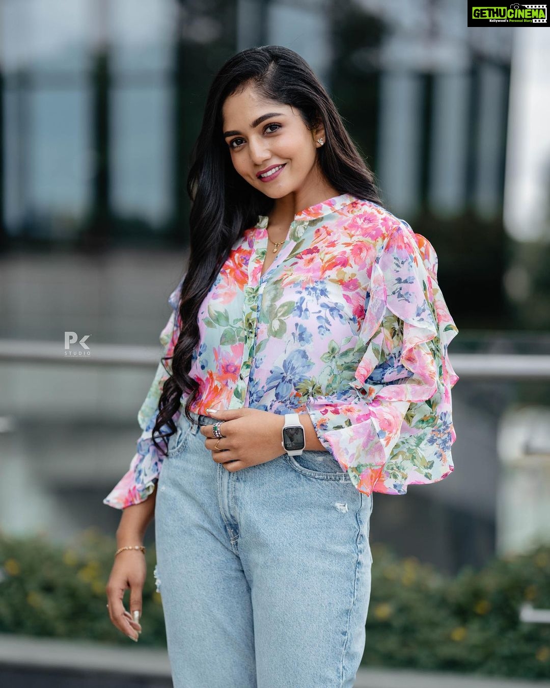 Bhavya Gowda Instagram - 🌸 MUA: @makeoverby_divyagowda Hairstyle by: @artistry_by_pushpa Captured by: @pkstudiophotography