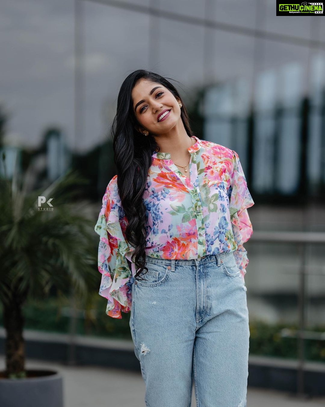 Bhavya Gowda Instagram - 🌸 MUA: @makeoverby_divyagowda Hairstyle by: @artistry_by_pushpa Captured by: @pkstudiophotography