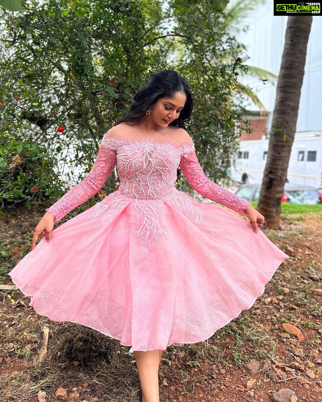Bhavya Gowda Instagram - 💞 MUA: @makeoverby_divyagowda Hairstyle by: @hairstylist_bangalore Outfit: @rentyourlook_by_chandangowda #kannada #kannadaactress #bhavyagowda670 #geethaserial #geethaserialbhavyagowda670 #colors #colorskannada #actor #actresses #telgu #telguactress #starmaa #kks #kalisiuntekaladusukhamserial #instagram #instagood #instadaily #insta #instafashion