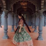 Bhavya Gowda Instagram - ❤️ MUA: @makeoverby_divyagowda Outfit: @rentyourlook_by_chandangowda Hairstyle by: @hairstylist_bangalore Jewels: @velvetboxby Captured by: @happeningpixels Location: @theshirestudioblr