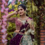 Bhavya Gowda Instagram - ನಮಸ್ತೇಸ್ತು ಮಹಾಮಾಯೆ ಶ್ರೀಪೀಠೆ ಸುರಪೂಜಿತೆ, ಶಂಖಚಕ್ರ ಗದಾಹಸ್ತೆ ಮಹಾಲಕ್ಷ್ಮಿ ನಮೋಸ್ತುತೆ, ನಿಮಗೆಲ್ಲರಿಗೂ ವರಮಹಾಲಕ್ಷ್ಮಿ ಹಬ್ಬದ ಹಾರ್ದಿಕ ಶುಭಾಶಯಗಳು🙏🏻❤️ MUA: @makeoverby_divyagowda Outfit: @rentyourlook_by_chandangowda Hairstyle by: @hairstylist_bangalore Jewels: @velvetboxby Captured by: @happeningpixels