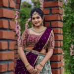 Bhavya Gowda Instagram - ನಮಸ್ತೇಸ್ತು ಮಹಾಮಾಯೆ ಶ್ರೀಪೀಠೆ ಸುರಪೂಜಿತೆ, ಶಂಖಚಕ್ರ ಗದಾಹಸ್ತೆ ಮಹಾಲಕ್ಷ್ಮಿ ನಮೋಸ್ತುತೆ, ನಿಮಗೆಲ್ಲರಿಗೂ ವರಮಹಾಲಕ್ಷ್ಮಿ ಹಬ್ಬದ ಹಾರ್ದಿಕ ಶುಭಾಶಯಗಳು🙏🏻❤️ MUA: @makeoverby_divyagowda Outfit: @rentyourlook_by_chandangowda Hairstyle by: @hairstylist_bangalore Jewels: @velvetboxby Captured by: @happeningpixels
