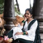 Bhavya Gowda Instagram - 🤍 MUA: @makeoverby_divyagowda Outfit: @rentyourlook_by_chandangowda Hairstyle by: @hairstylist_bangalore Jewels: @velvetboxby Captured by: @happeningpixels Location: @theshirestudioblr #kannada #kannadaactress #bhavyagowda670 #geethaserial #geethaserialbhavyagowda670 #colors #colorskannada #actor #actresses #telgu #telguactress #starmaa #kks #kalisiuntekaladusukhamserial #instagram #instagood #instadaily #insta #instafashion