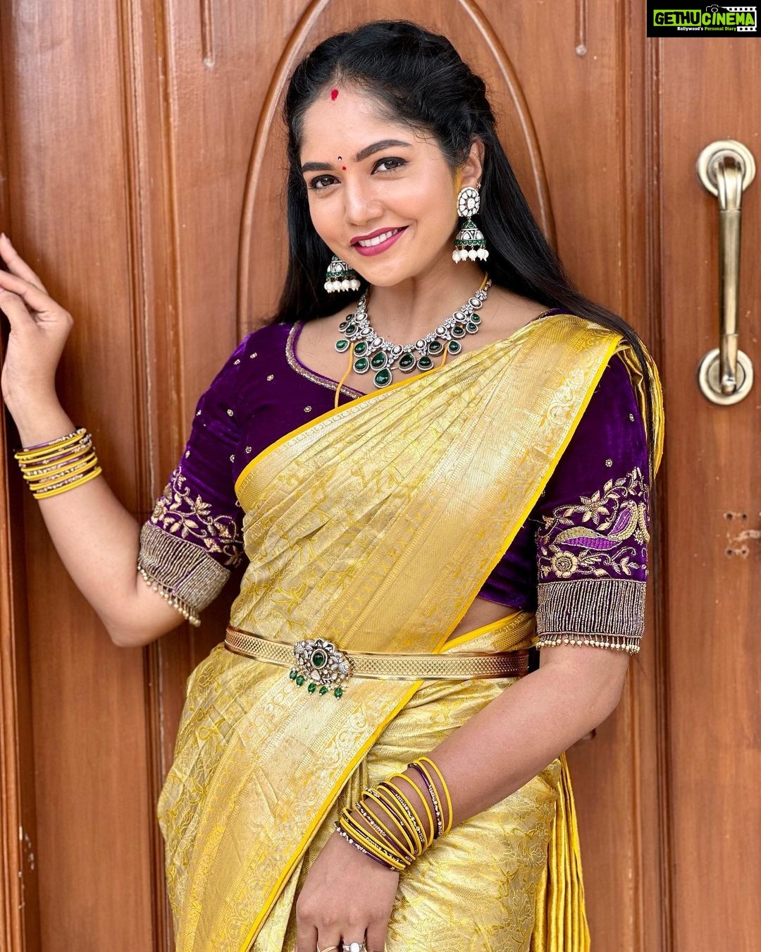 Bhavya Gowda Instagram - ππ Outfit: @rentyourlook_by_chandangowda Jewels: @thespatika #kannada #kannadaactress #bhavyagowda670 #geethaserial #geethaserialbhavyagowda670 #colors #colorskannada #actor #actresses #telgu #telguactress #starmaa #kks #kalisiuntekaladusukhamserial #instagram #instagood #instadaily #insta #instafashion