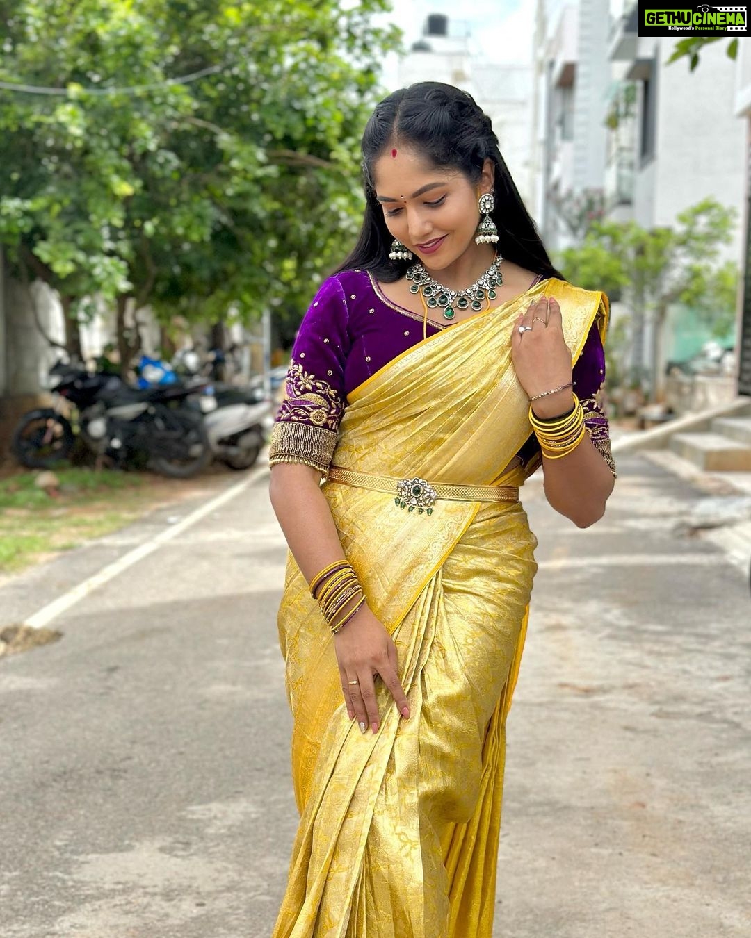 Bhavya Gowda Instagram - ππ Outfit: @rentyourlook_by_chandangowda Jewels: @thespatika #kannada #kannadaactress #bhavyagowda670 #geethaserial #geethaserialbhavyagowda670 #colors #colorskannada #actor #actresses #telgu #telguactress #starmaa #kks #kalisiuntekaladusukhamserial #instagram #instagood #instadaily #insta #instafashion