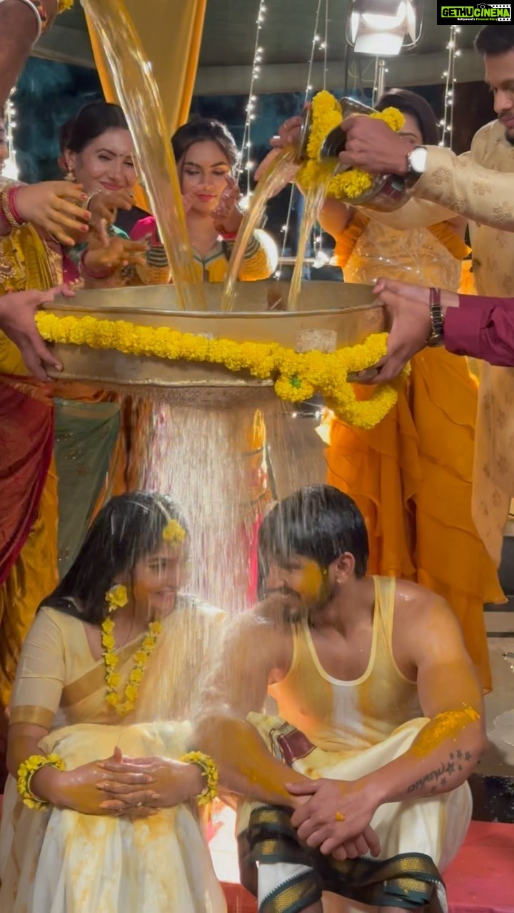 Bhavya Gowda Instagram - 💛Haldi💛 Geetha❤️Viji Most most awaited episode for audience from 4 years🥺🫶🏻 We love you all so much ❤️ You people have showered so much of love, care everything on us💖 means a lot to us 🥺🥺 #kannada #kannadaactress #bhavyagowda670 #geethaserial #geethaserialbhavyagowda670 #colors #colorskannada #actor #actresses #telgu #telguactress #starmaa #kks #kalisiuntekaladusukhamserial #instagram #instagood #instadaily #insta #instafashion