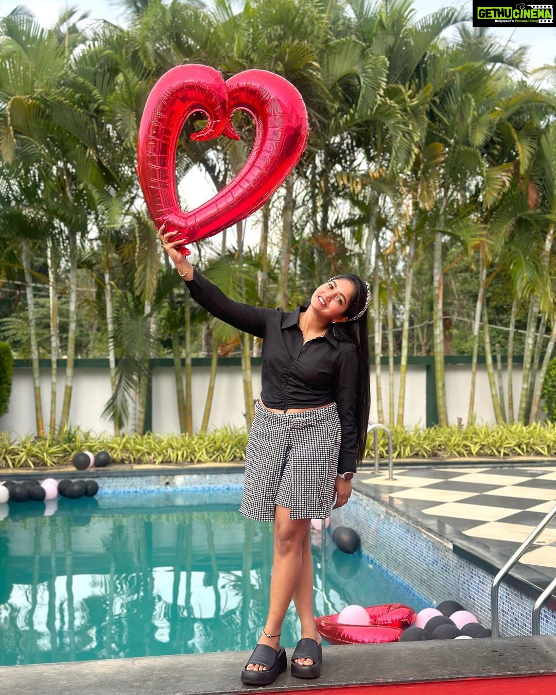 Bhavya Gowda Instagram - Being in love with yourself is the most BEAUTIFUL thing 🫶🏻❤️ Bangalore, India