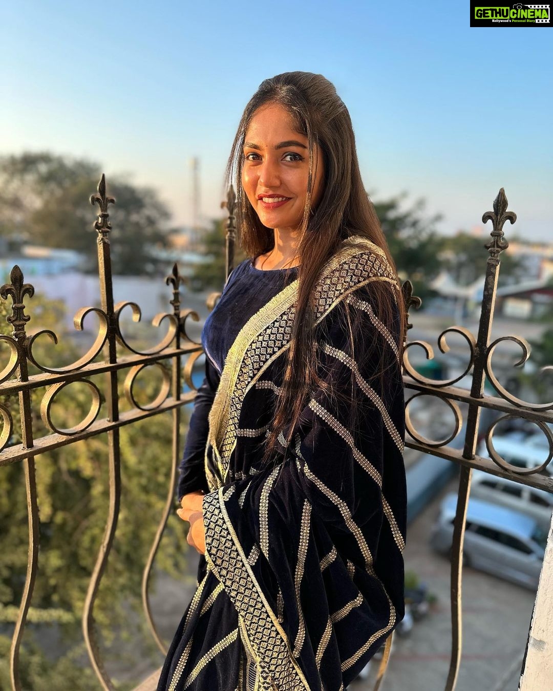 Bhavya Gowda Instagram - 💙 Outfit: @eena_couture Namma Gadag
