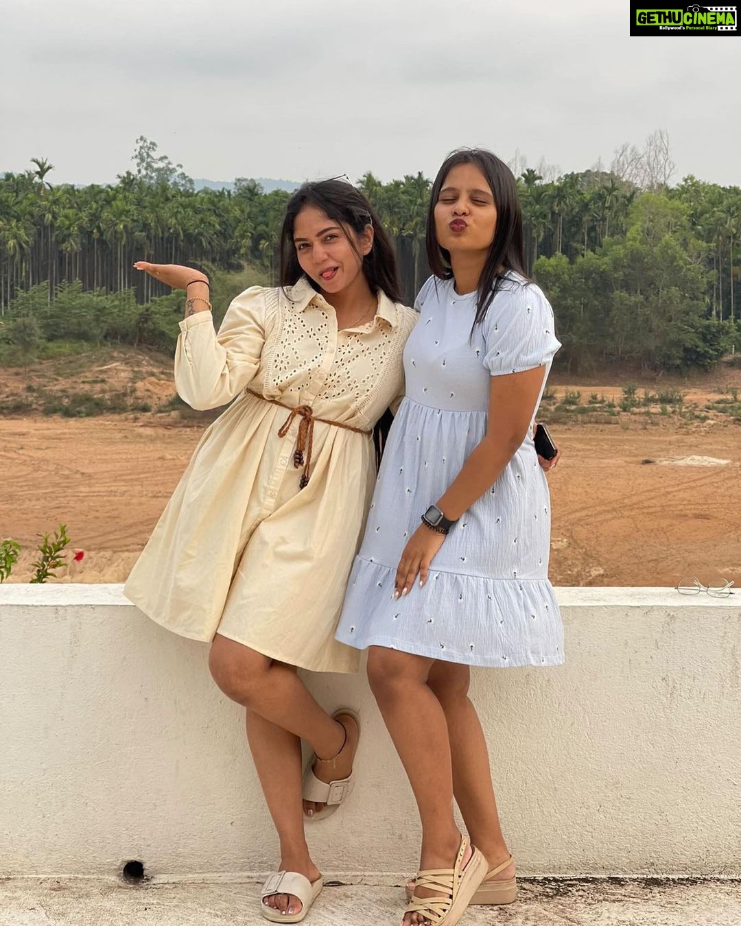 Bhavya Gowda Instagram - 🤎 #family ಶಿವಮೊಗ್ಗ ಕರ್ನಾಟಕ