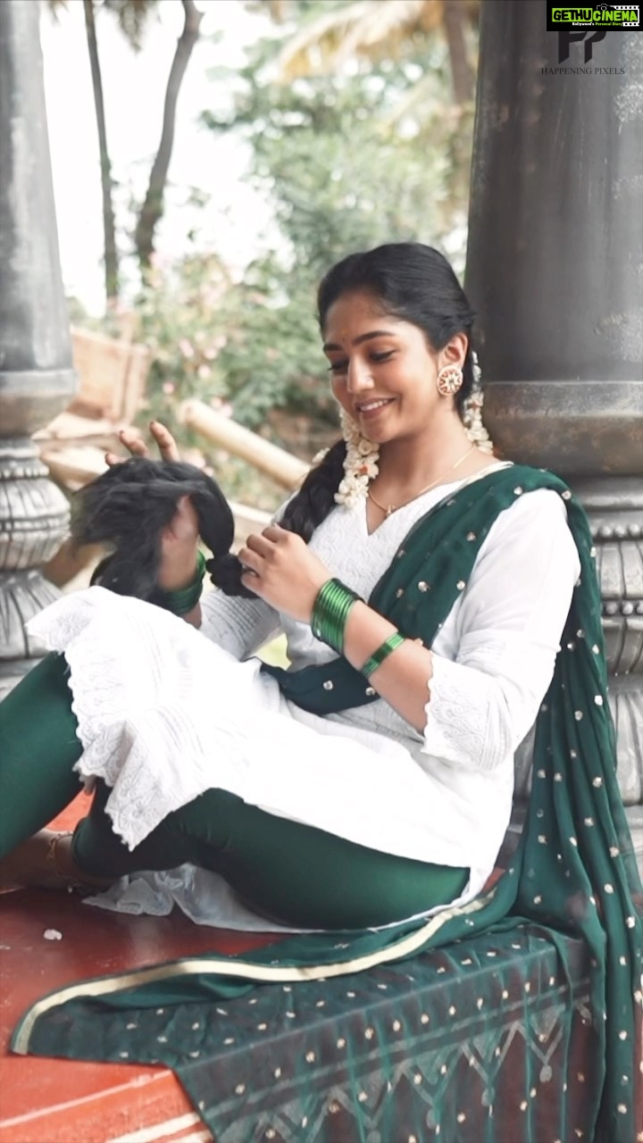 Bhavya Gowda Instagram - Happy Onam💛 MUA: @makeoverby_divyagowda Outfit: @rentyourlook_by_chandangowda Hairstyle by: @hairstylist_bangalore Jewels: @velvetboxby Captured by: @happeningpixels Location: @theshirestudioblr #kannada #kannadaactress #bhavyagowda670 #geethaserial #geethaserialbhavyagowda670 #colors #colorskannada #actor #actresses #telgu #telguactress #starmaa #kks #kalisiuntekaladusukhamserial #instagram #instagood #instadaily #insta #instafashion