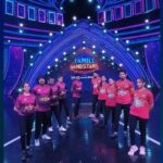 Bhavya Gowda Instagram - ಟ್ರೆಂಡ್​ಗೆ ತಕ್ಕಂತೆ ಹೆಜ್ಜೆ ಹಾಕಿದ ಫ್ಯಾಮಿಲಿ ಗ್ಯಾಂಗ್‍‍ಸ್ಟಾರ್ಸ್! ಫ್ಯಾಮಿಲಿ ಗ್ಯಾಂಗ್‍‍ಸ್ಟಾರ್ಸ್ | ಶನಿ - ಭಾನು ರಾತ್ರಿ 9 #FamilyGangstars #SrujanLokesh #ColorsKannada #ಬಣ್ಣಹೊಸದಾಗಿದೆ #ಬಂಧಬಿಗಿಯಾಗಿದೆ