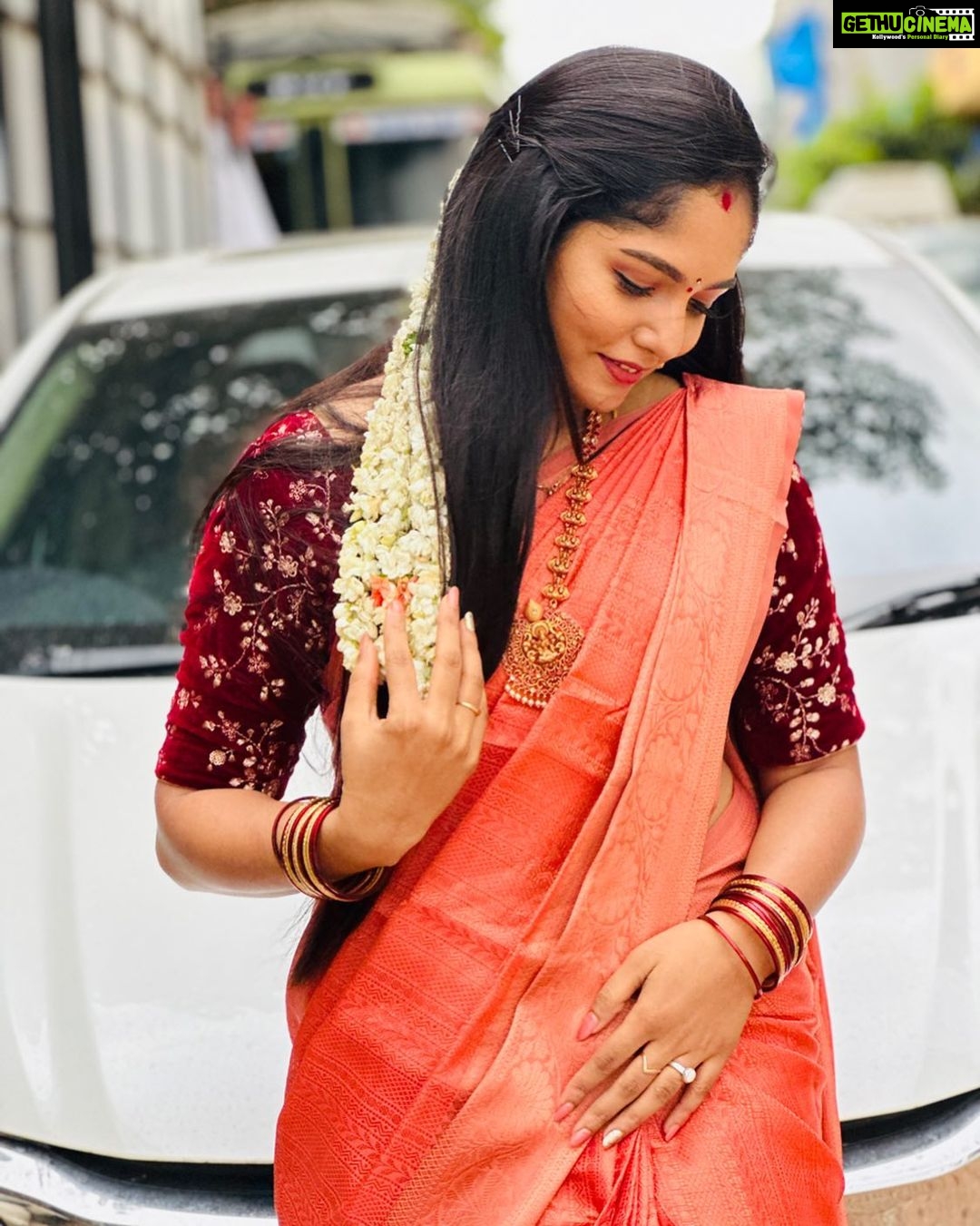 Bhavya Gowda Instagram - Gorgeous naari in gorgeous saree ❤️ #kannada #kannadaactress #bhavyagowda670 #geethaserial #geethaserialbhavyagowda670 #colors #colorskannada #actor #actresses #telgu #telguactress #starmaa #kks #kalisiuntekaladusukhamserial #instagram #instagood #instadaily #insta #instafashion