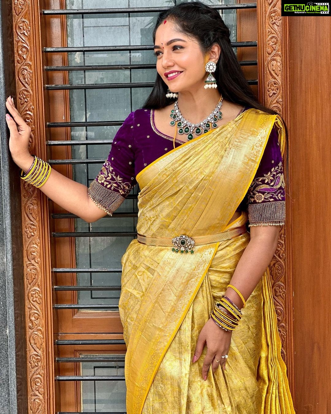 Bhavya Gowda Instagram - ππ Outfit: @rentyourlook_by_chandangowda Jewels: @thespatika #kannada #kannadaactress #bhavyagowda670 #geethaserial #geethaserialbhavyagowda670 #colors #colorskannada #actor #actresses #telgu #telguactress #starmaa #kks #kalisiuntekaladusukhamserial #instagram #instagood #instadaily #insta #instafashion