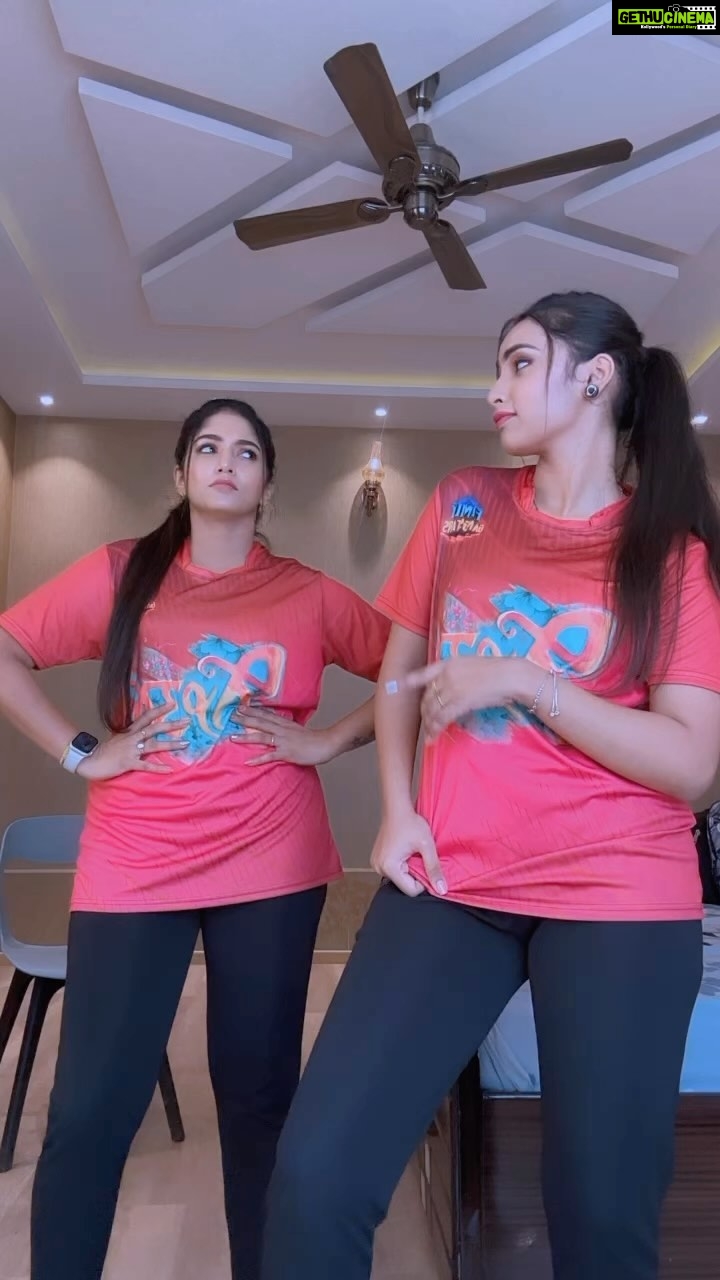 Bhavya Gowda Instagram - VIBING ON THE TREND 🤘🏻❤️ . . . . . @bhavyagowda670 😘💗 . . . . . . #instagram#instagood#instaindia#instadaily#fyp#goviral#kannadathi#nammasandalwood#explore#trendingreels#reelitfeelit#geethashruthi#bhavyagowda#bhumikagowda 🎀