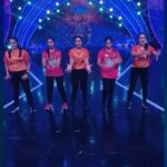 Bhavya Gowda Instagram - ಈ ಟ್ರೆಂಡಿಂಗ್ ರೀಲ್‍‍ಗೆ ಸಕ್ಕತ್ ಸ್ಟೆಪ್ ಹಾಕಿದ್ದು ಯಾರು? @bhavyagowda670 @mouna_guddemane @bhumika_bhumesh_gowda @abhijna_bhat98 @aishwaryavinay_official ಫ್ಯಾಮಿಲಿ ಗ್ಯಾಂಗ್‍‍ಸ್ಟಾರ್ಸ್ | ಶನಿ - ಭಾನು ರಾತ್ರಿ 9 #FamilyGangstars #SrujanLokesh #ColorsKannada #ಬಣ್ಣಹೊಸದಾಗಿದೆ #ಬಂಧಬಿಗಿಯಾಗಿದೆ