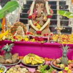 Bhavya Gowda Instagram - ವಕ್ರತುಂಡ ಮಹಾಕಾಯ ಸೂರ್ಯಕೋಟಿ ಸಮಪ್ರಭ| ನಿರ್ವಿಘ್ನಂ ಕುರು ಮೇ ದೇವ ಸರ್ವಕಾರ್ಯೇಷು ಸರ್ವದಾ ವಿಘ್ನವಿನಾಶಕನು ಎಲ್ಲರ ಬಾಳಲ್ಲಿ ಸುಖ, ಶಾಂತಿ, ಸಂತೋಷವನ್ನು ತರಲಿ ಎಂದು ಹಾರೈಸುತ್ತೇನೆ. ನಾಡಿನ ಸಮಸ್ತ ಜನತೆಗೆ ಗೌರಿ-ಗಣೇಶ ಹಬ್ಬದ ಹಾರ್ದಿಕ ಶುಭಾಶಯಗಳು❤️ Outfit: @classy_renthouse @classy.designerhouse Jewels: @thespatika #kannada #kannadaactress #bhavyagowda670 #geethaserial #geethaserialbhavyagowda670 #colors #colorskannada #actor #actresses #telgu #telguactress #starmaa #kks #kalisiuntekaladusukhamserial #instagram #instagood #instadaily #insta #instafashion Bangalore, India