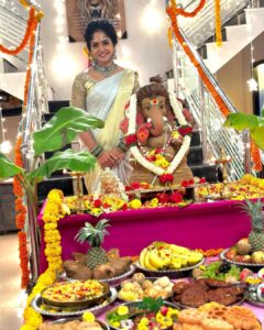Bhavya Gowda Instagram - ವಕ್ರತುಂಡ ಮಹಾಕಾಯ ಸೂರ್ಯಕೋಟಿ ಸಮಪ್ರಭ| ನಿರ್ವಿಘ್ನಂ ಕುರು ಮೇ ದೇವ ಸರ್ವಕಾರ್ಯೇಷು ಸರ್ವದಾ  ವಿಘ್ನವಿನಾಶಕನು ಎಲ್ಲರ ಬಾಳಲ್ಲಿ ಸುಖ, ಶಾಂತಿ, ಸಂತೋಷವನ್ನು ತರಲಿ ಎಂದು ಹಾರೈಸುತ್ತೇನೆ. ನಾಡಿನ ಸಮಸ್ತ ಜನತೆಗೆ ಗೌರಿ-ಗಣೇಶ ಹಬ್ಬದ ಹಾರ್ದಿಕ ಶುಭಾಶಯಗಳು❤️

Outfit: @classy_renthouse @classy.designerhouse 
Jewels: @thespatika 

#kannada #kannadaactress #bhavyagowda670 #geethaserial #geethaserialbhavyagowda670 #colors #colorskannada #actor #actresses #telgu #telguactress #starmaa #kks #kalisiuntekaladusukhamserial #instagram #instagood #instadaily #insta #instafashion