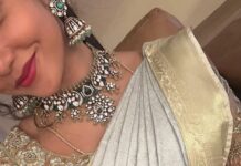 Bhavya Gowda Instagram - ವಕ್ರತುಂಡ ಮಹಾಕಾಯ ಸೂರ್ಯಕೋಟಿ ಸಮಪ್ರಭ| ನಿರ್ವಿಘ್ನಂ ಕುರು ಮೇ ದೇವ ಸರ್ವಕಾರ್ಯೇಷು ಸರ್ವದಾ ವಿಘ್ನವಿನಾಶಕನು ಎಲ್ಲರ ಬಾಳಲ್ಲಿ ಸುಖ, ಶಾಂತಿ, ಸಂತೋಷವನ್ನು ತರಲಿ ಎಂದು ಹಾರೈಸುತ್ತೇನೆ. ನಾಡಿನ ಸಮಸ್ತ ಜನತೆಗೆ ಗೌರಿ-ಗಣೇಶ ಹಬ್ಬದ ಹಾರ್ದಿಕ ಶುಭಾಶಯಗಳು❤️ Outfit: @classy_renthouse @classy.designerhouse Jewels: @thespatika #kannada #kannadaactress #bhavyagowda670 #geethaserial #geethaserialbhavyagowda670 #colors #colorskannada #actor #actresses #telgu #telguactress #starmaa #kks #kalisiuntekaladusukhamserial #instagram #instagood #instadaily #insta #instafashion Bangalore, India