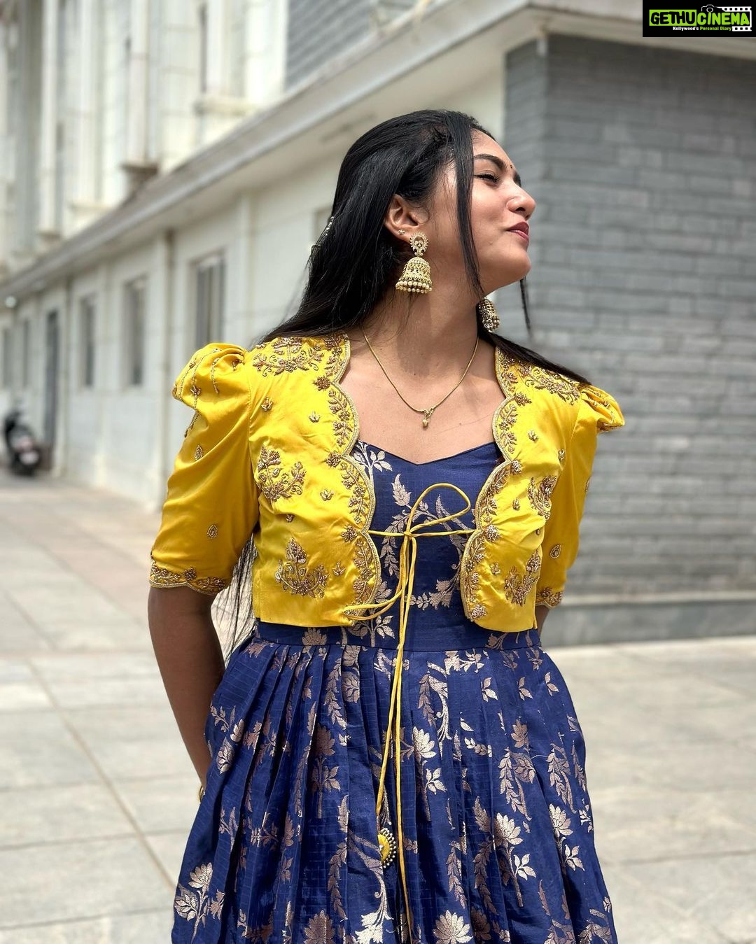 Bhavya Gowda Instagram - 💛 Outfit: @classy_renthouse @classy.designerhouse Bangalore, India