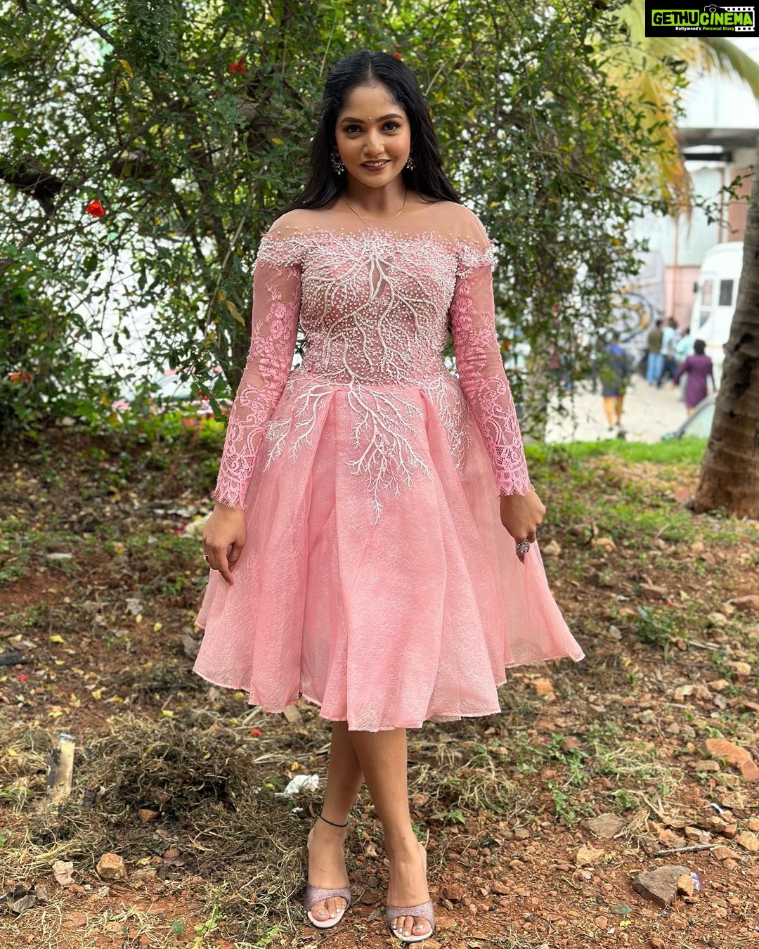 Bhavya Gowda Instagram - 💞 MUA: @makeoverby_divyagowda Hairstyle by: @hairstylist_bangalore Outfit: @rentyourlook_by_chandangowda #kannada #kannadaactress #bhavyagowda670 #geethaserial #geethaserialbhavyagowda670 #colors #colorskannada #actor #actresses #telgu #telguactress #starmaa #kks #kalisiuntekaladusukhamserial #instagram #instagood #instadaily #insta #instafashion