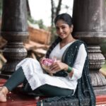 Bhavya Gowda Instagram - 🤍 MUA: @makeoverby_divyagowda Outfit: @rentyourlook_by_chandangowda Hairstyle by: @hairstylist_bangalore Jewels: @velvetboxby Captured by: @happeningpixels Location: @theshirestudioblr #kannada #kannadaactress #bhavyagowda670 #geethaserial #geethaserialbhavyagowda670 #colors #colorskannada #actor #actresses #telgu #telguactress #starmaa #kks #kalisiuntekaladusukhamserial #instagram #instagood #instadaily #insta #instafashion