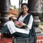Bhavya Gowda Instagram - 🤍 MUA: @makeoverby_divyagowda Outfit: @rentyourlook_by_chandangowda Hairstyle by: @hairstylist_bangalore Jewels: @velvetboxby Captured by: @happeningpixels Location: @theshirestudioblr #kannada #kannadaactress #bhavyagowda670 #geethaserial #geethaserialbhavyagowda670 #colors #colorskannada #actor #actresses #telgu #telguactress #starmaa #kks #kalisiuntekaladusukhamserial #instagram #instagood #instadaily #insta #instafashion