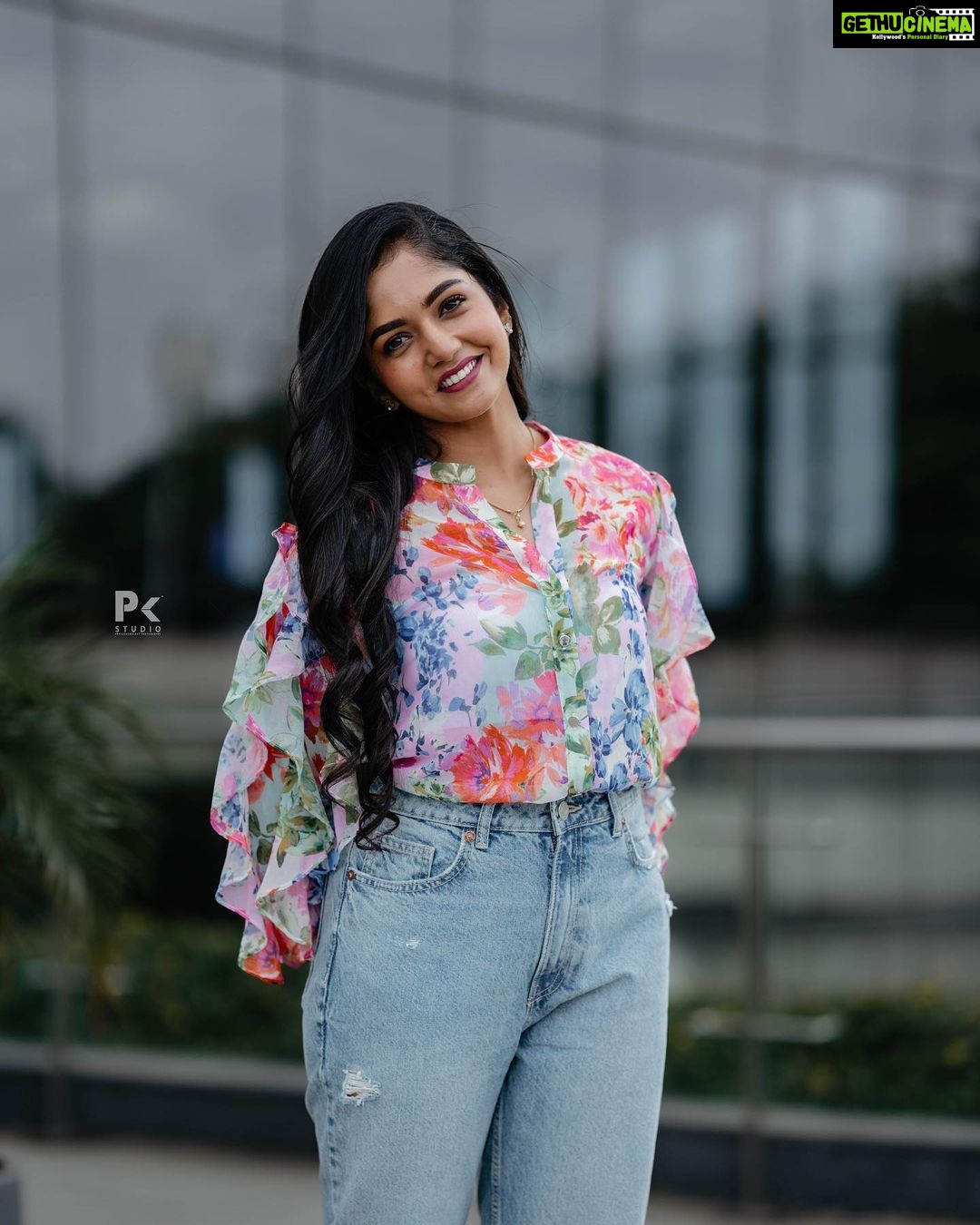 Bhavya Gowda Instagram - 🌸 MUA: @makeoverby_divyagowda Hairstyle by: @artistry_by_pushpa Captured by: @pkstudiophotography