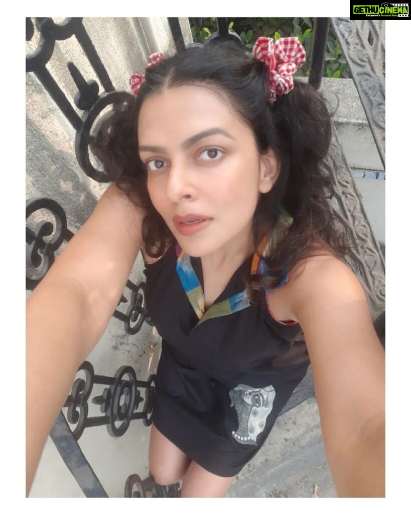 Bidita Bag Instagram - Wearing this beautiful little black Halter Neck Dress with an exclusive artwork by my dear friend @aninditaa_bose 😍❣️ Curated for the @145east Photos by Daddy Bag #littleblackdress #gamcha #artwork #aninditaabose #145east