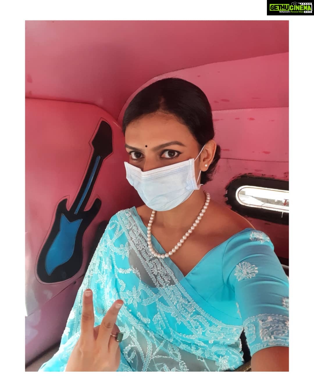 Bidita Bag Instagram - Wherever I go...guitar follows 🙈🎸 #sareelove #autophoto #maskup