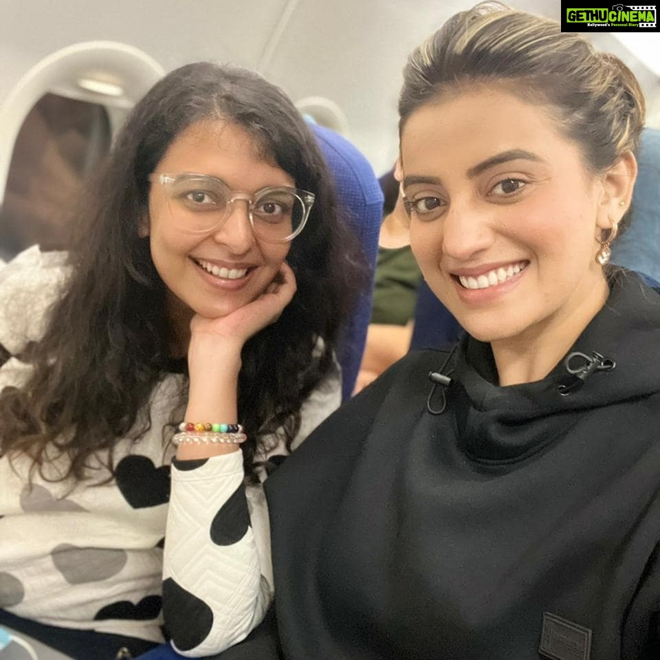 Bidita Bag Instagram - Made new friends in flight. Hello @singhakshara 😍🤗❤️ Note: Took mask off just for the selfie