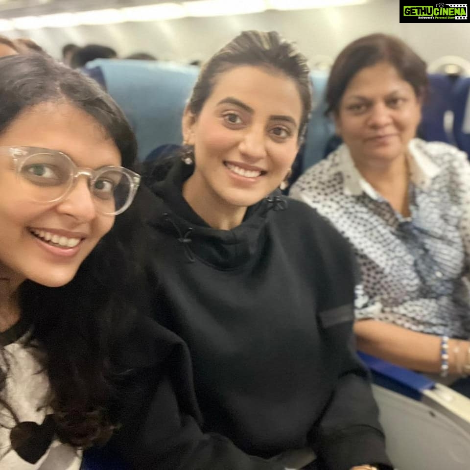 Bidita Bag Instagram - Made new friends in flight. Hello @singhakshara 😍🤗❤️ Note: Took mask off just for the selfie