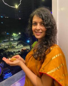 Bidita Bag Instagram - Happy Diwali 🤗🕯️
Photo @___pujakuley__ 
Thankoo @___pujakuley__ @darshanabanik for the diwali  Bengali style treat 😋
Thank u @jazimsharma and ur wifey for this beautiful saree 🤗
#happydiwali🎉