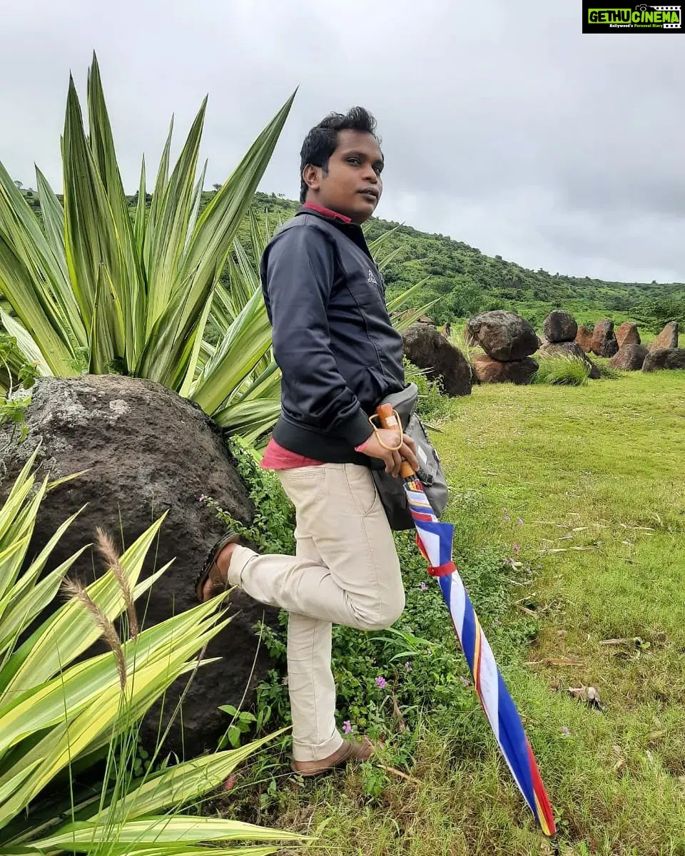 Bidita Bag Instagram - Pinto says..."Didi...Click my photos na"! 🙋 #TheMissingStone