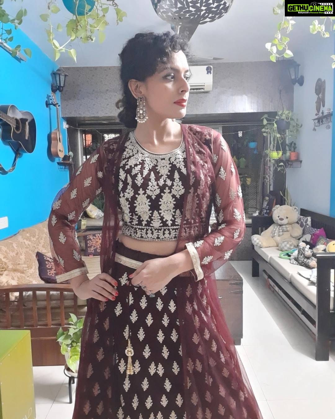 Bidita Bag Instagram - My doctor brothers doing my Raksha all the time ๐โค๏ธ Thank you @dr.vikas.saini ๐ค #DrVijaySaini ๐ค They gifted me this beautiful outfit โค๏ธ๐ค There was no one to shoot, so I shot images myself ๐ #selfie