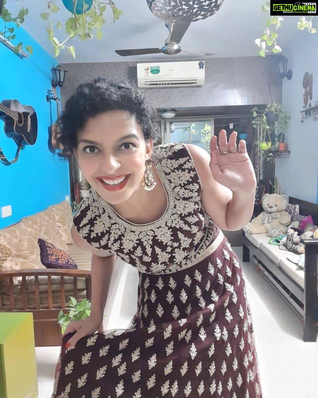 Bidita Bag Instagram - My doctor brothers doing my Raksha all the time ๐โค๏ธ Thank you @dr.vikas.saini ๐ค #DrVijaySaini ๐ค They gifted me this beautiful outfit โค๏ธ๐ค There was no one to shoot, so I shot images myself ๐ #selfie