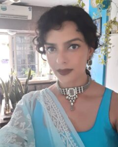 Bidita Bag Instagram - 😁💙
#sareelove #houseplants