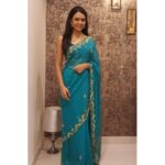 Bidita Bag Instagram - @shreyastalpade27 is a complete sweetheart. I have watched so many of his films over the years, like Iqbal, Dor. His comic timing is also superb. He is very grounded and cooperative. I remember we needed a blue saree to shoot for a scene but couldn't find one. At the time Shreyas was going to from Mumbai for a day, so I requested him if he could request his wife and bring a blue saree with him. And he brought a suitcase full of blue sarees to chose from. 🤦💙 He is that dedicated and cooperative with his team. @deeptitalpade is equally sweet 😍💙 #TeenDoPaanch