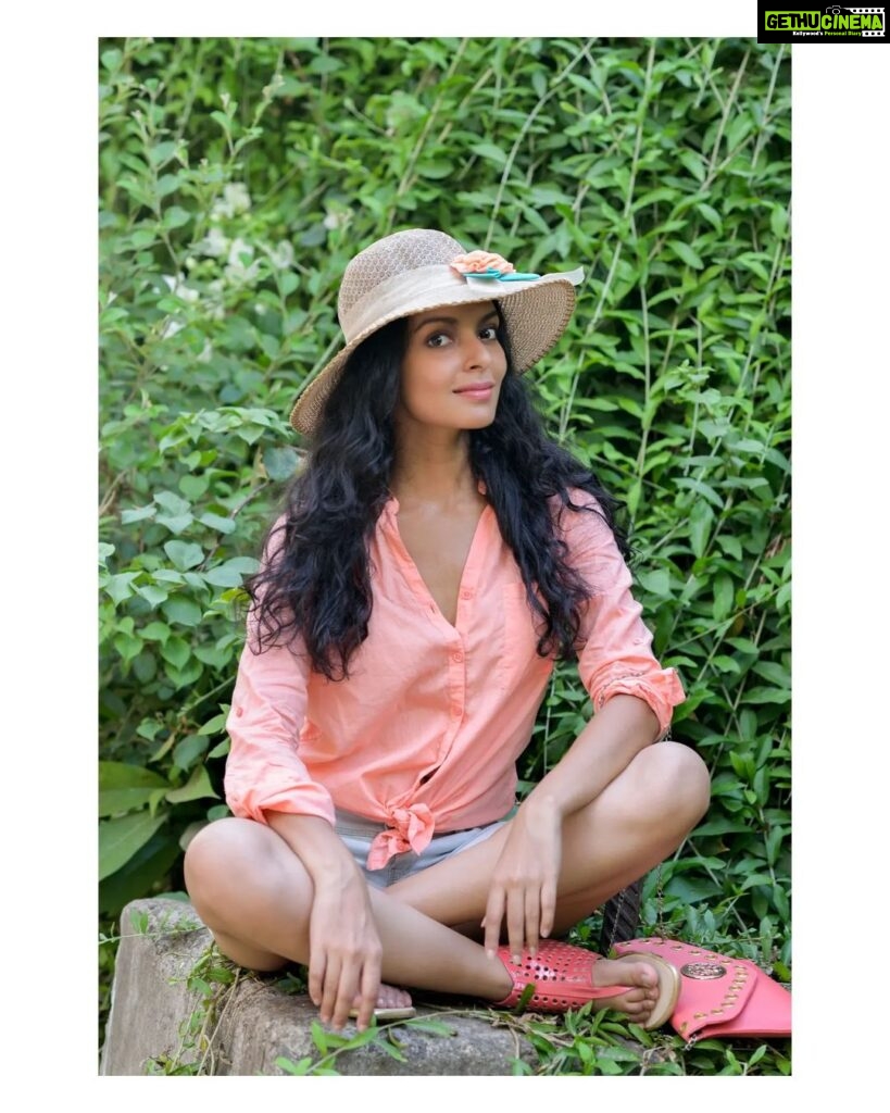 Bidita Bag Instagram - Beat the heat with #hat 😆👒 Photo: @satyakig