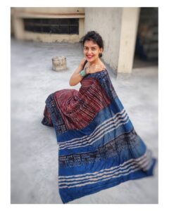 Bidita Bag Instagram - একলা চলো রে
 times when you have gotten disillusioned or being questioned, 
times when you  found yourself alone on the path to your dreams

Have these words encouraged and motivated you ; urged you to follow your dreams, irrespective of who is with you ?

From our childhood to now this song has given courage to many.. to keep walking on the path they find true to the heart!
Saree: @forsarees 
Photo: Daddy Bag
#saree #sareelove #blockprint #eklachalore  #rabindrasangeet #makeinindia #vocalforlocal #sustainablefashion #forsarees