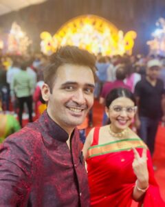 Bidita Bag Instagram - Annual #DurgaPuja ritual with @sudhishkamath after years 😅
#pandalhopping 🥳
#durgapujo #happydussehra